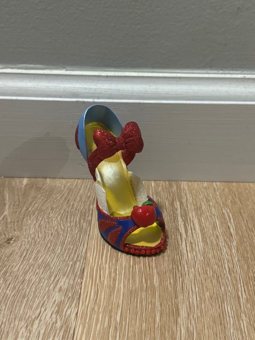 Disneys snow white shoe ornament